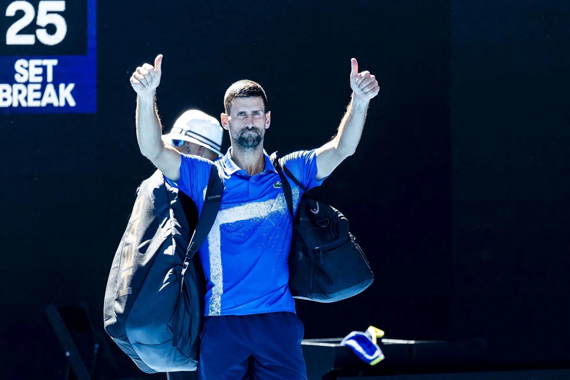 德约科维奇迎来七赛季出色发挥，FPX观众热烈欢呼！赛场气氛高涨的简单介绍